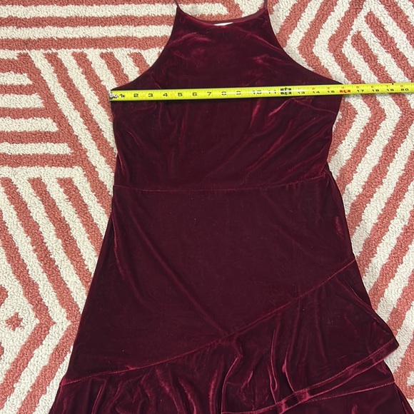 ALTAR’D STATE M gorgeous wine colored minidress with velvety feel - Picture 7 of 9
